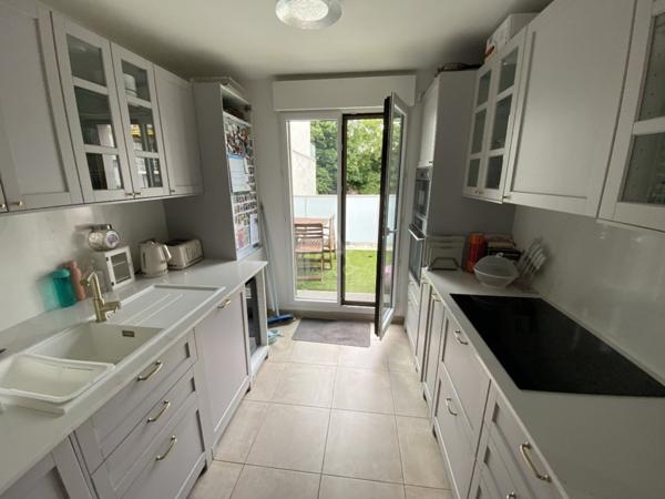 SURESNES - CENTRE VILLE/ PARC DU CHATEAU - APPARTEMENT 4 PIECES/ 3 CHAMBRES AVEC PARKING ET DOUBLE TERRASSE