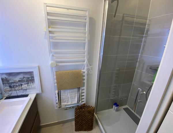 SURESNES - CENTRE VILLE/ PARC DU CHATEAU - APPARTEMENT 4 PIECES/ 3 CHAMBRES AVEC PARKING ET DOUBLE TERRASSE