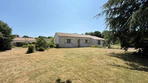 Mouilleron Le Captif - Maison Plain pied sur terrain 1240m² environ