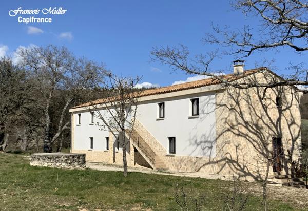 A proximité de Banon, belle Maison d'Hôtes de 268 m2 (+130 m2) en pleine campagne