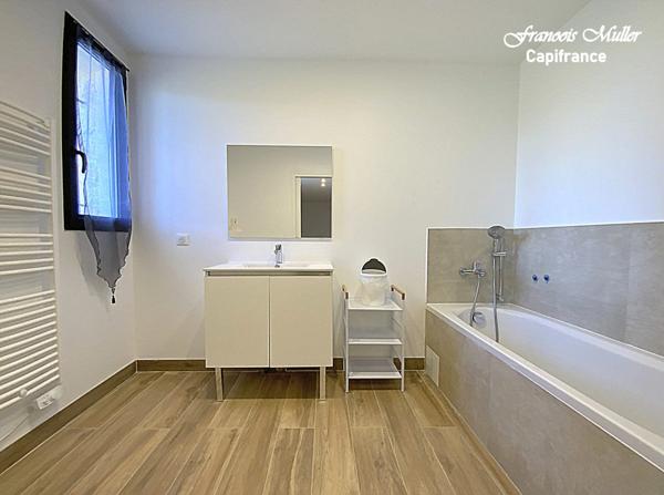 A proximité de Banon, belle Maison d'Hôtes de 268 m2 (+130 m2) en pleine campagne