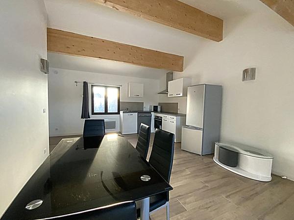 A proximité de Banon, belle Maison d'Hôtes de 268 m2 (+130 m2) en pleine campagne