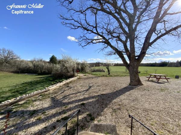 A proximité de Banon, belle Maison d'Hôtes de 268 m2 (+130 m2) en pleine campagne