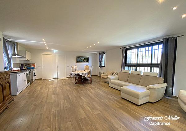 A proximité de Banon, belle Maison d'Hôtes de 268 m2 (+130 m2) en pleine campagne