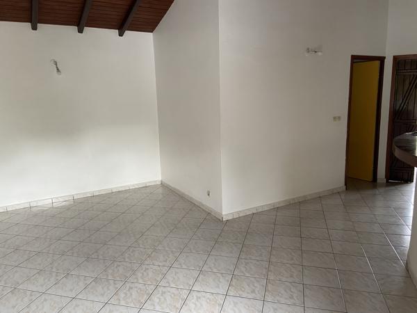 Appartement avec terrasse 2 chambres en location au Gosier
