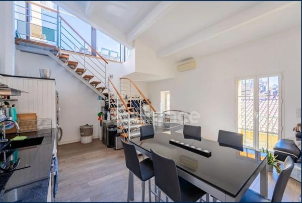 Duplex en dernier étage à vendre 3 pièces Cassis, vue mer, aucune charge de copropriété, stationnement !!