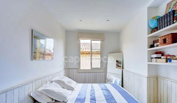 Duplex en dernier étage à vendre 3 pièces Cassis, vue mer, aucune charge de copropriété, stationnement !!