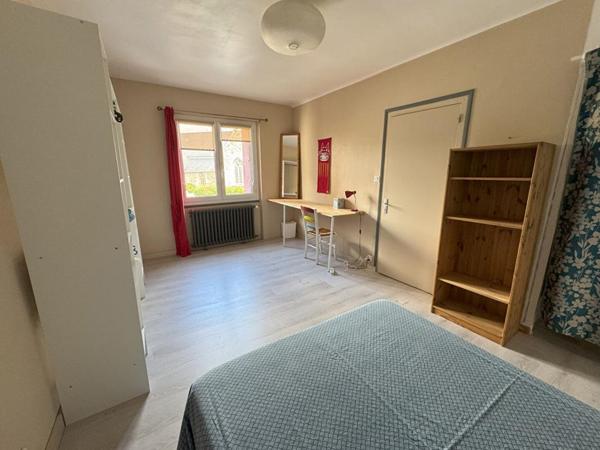 Pleudaniel , Maison familiale 212 m² avec atelier, hangar et jardin au coeur du bourg