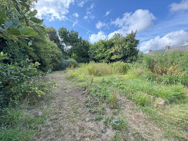 Pleudaniel , Maison familiale 212 m² avec atelier, hangar et jardin au coeur du bourg