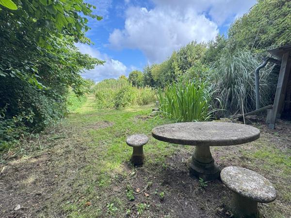 Pleudaniel , Maison familiale 212 m² avec atelier, hangar et jardin au coeur du bourg