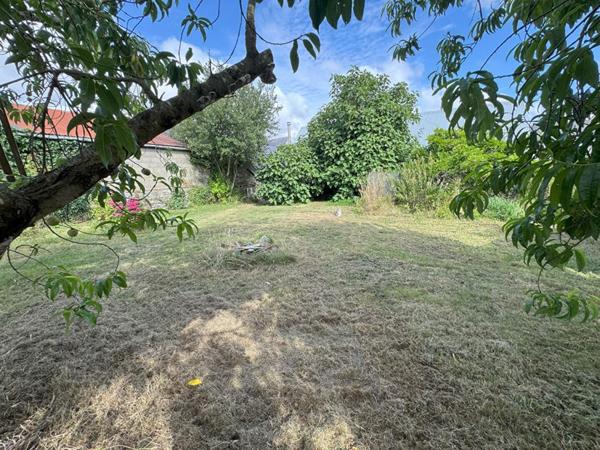Pleudaniel , Maison familiale 212 m² avec atelier, hangar et jardin au coeur du bourg