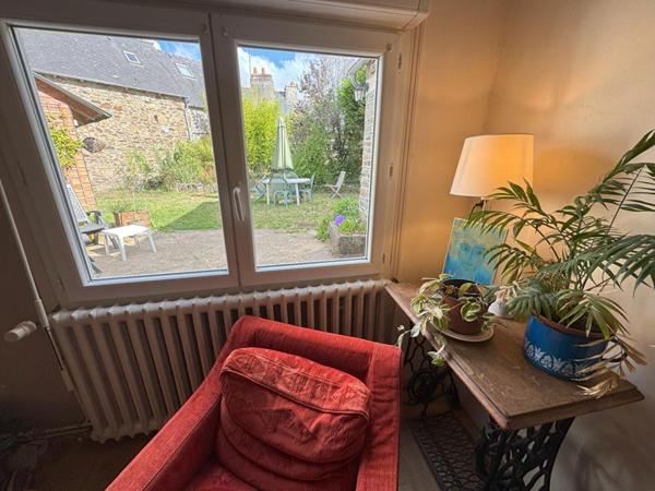 Pleudaniel , Maison familiale 212 m² avec atelier, hangar et jardin au coeur du bourg