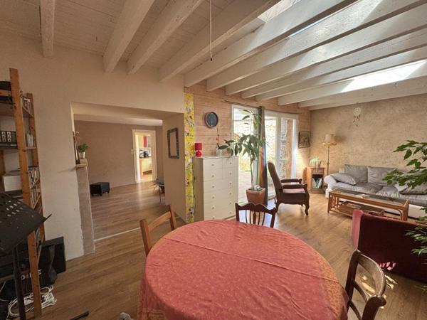 Pleudaniel , Maison familiale 212 m² avec atelier, hangar et jardin au coeur du bourg