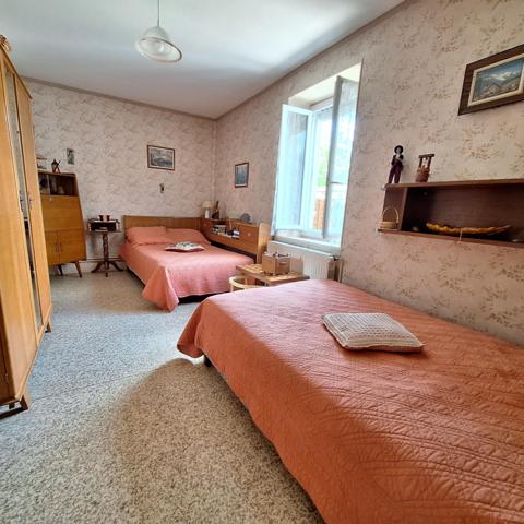 Maison mitoyenne , 2 chambres.