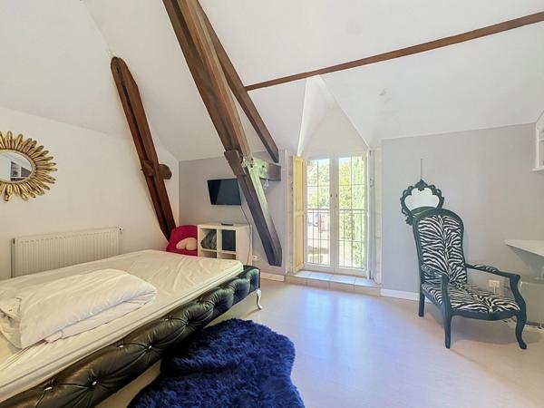 PERIGUEUX (Chancelade) Maison à louer T 6 de 210 m² avec terrain de 1450 m², piscine