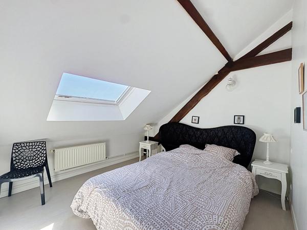 PERIGUEUX (Chancelade) Maison à louer T 6 de 210 m² avec terrain de 1450 m², piscine