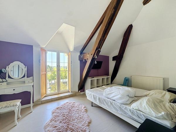 PERIGUEUX (Chancelade) Maison à louer T 6 de 210 m² avec terrain de 1450 m², piscine