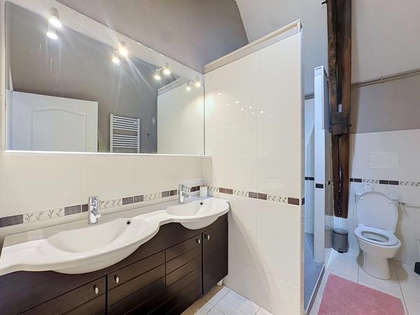PERIGUEUX (Chancelade) Maison à louer T 6 de 210 m² avec terrain de 1450 m², piscine
