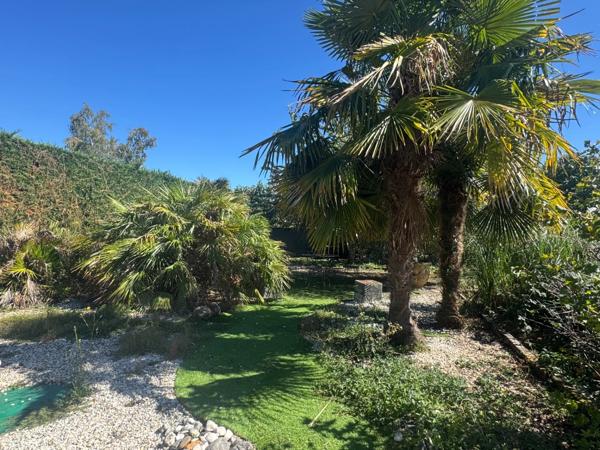 PERIGUEUX (Chancelade) Maison à louer T 6 de 210 m² avec terrain de 1450 m², piscine
