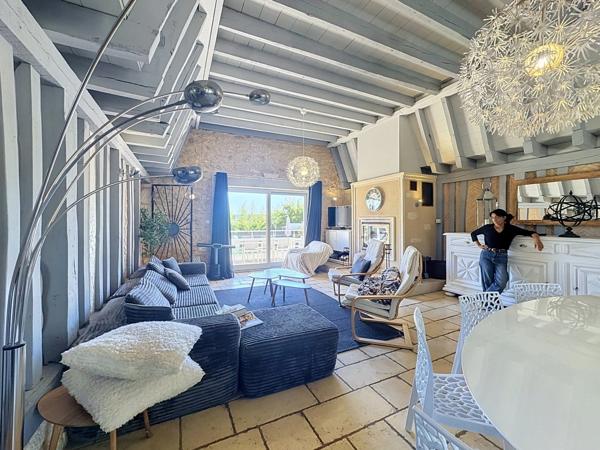 PERIGUEUX (Chancelade) Maison à louer T 6 de 210 m² avec terrain de 1450 m², piscine