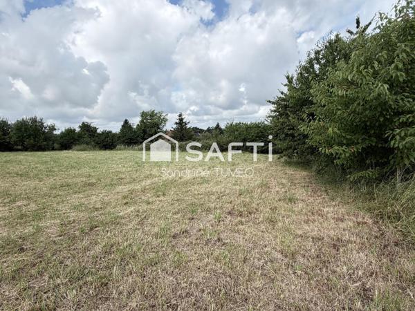 Terrain constructible de 810 m² avec vue dégagée à Bersaillin