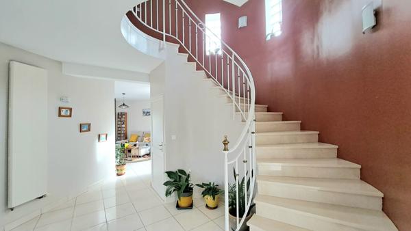 UNIQUE CONFORT ELEGANCE ET VOLUME