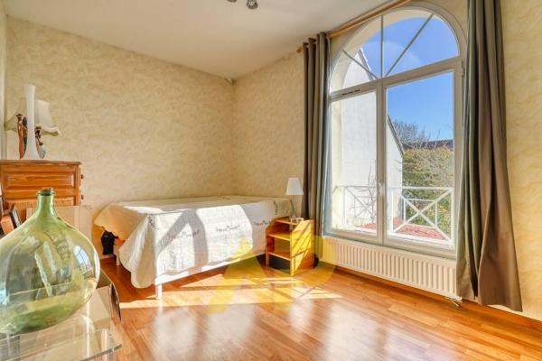 Maison Antony 8 pièce(s) 190 m2 €835 000 ** - Référence 534