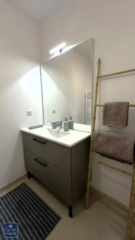Appartement à louer 2 pièces 44.76m² Ventabren (13122)