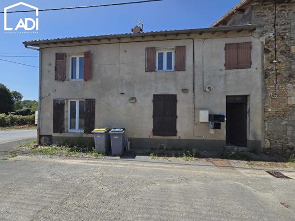 EXIREUIL ! Maison à rénover d'environ 100 m² habitables sans extérieur., Exireuil 79400