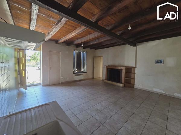 EXIREUIL ! Maison à rénover d'environ 100 m² habitables sans extérieur., Exireuil 79400