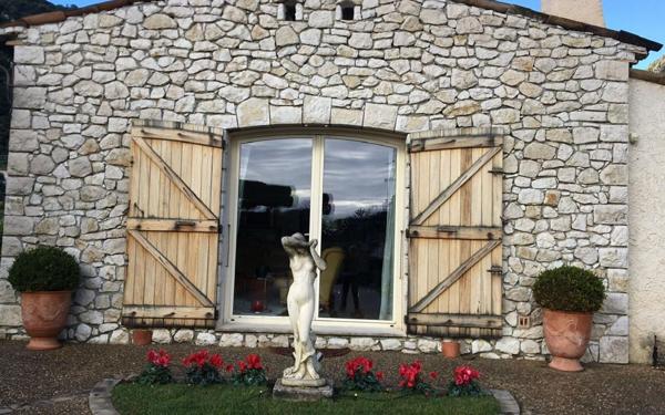 Maison à vendre    4 pièces • 128 m2 Falicon