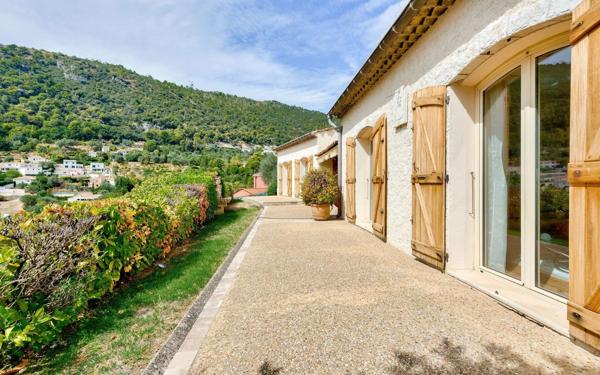 Maison à vendre    4 pièces • 128 m2 Falicon