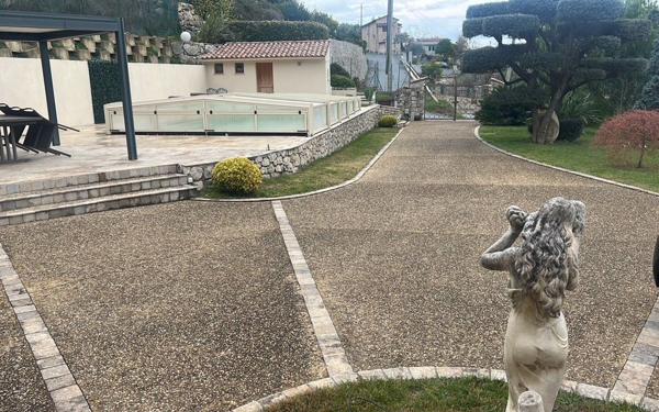 Maison à vendre    4 pièces • 128 m2 Falicon