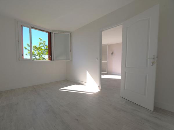 Appartement Romainville 2 pièces 40 m2 Métro Carnot