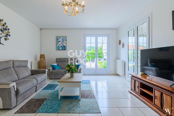 Superbe maison familiale à Saint Pierre Du Mont 6 pièce(s) 192 m2