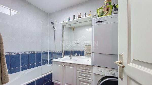 Orvault Haute Vallée - Mulonnière : En vente Superbe Appartement 2 ch. de 69M² en rez de jardin avec terrasse couverte, placards intérieurs, 1 cellier, 1 garage clos.