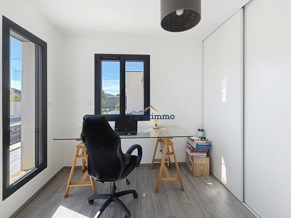 Vaison-la-Romaine (84110) COUP DE COEUR ! Villa d’architecte contemporaine de 2023 avec piscine, garage et vue dégagée à 180° à Vaison-l