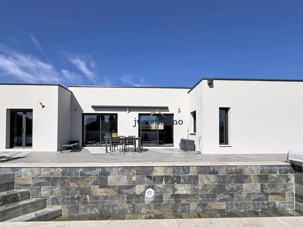 Vaison-la-Romaine (84110) COUP DE COEUR ! Villa d’architecte contemporaine de 2023 avec piscine, garage et vue dégagée à 180° à Vaison-l