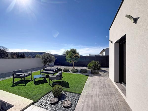 Vaison-la-Romaine (84110) COUP DE COEUR ! Villa d’architecte contemporaine de 2023 avec piscine, garage et vue dégagée à 180° à Vaison-l