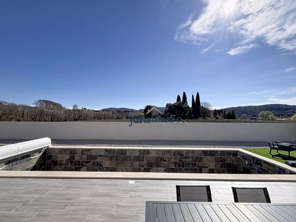 Vaison-la-Romaine (84110) COUP DE COEUR ! Villa d’architecte contemporaine de 2023 avec piscine, garage et vue dégagée à 180° à Vaison-l