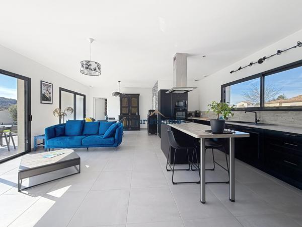 Vaison-la-Romaine (84110) COUP DE COEUR ! Villa d’architecte contemporaine de 2023 avec piscine, garage et vue dégagée à 180° à Vaison-l