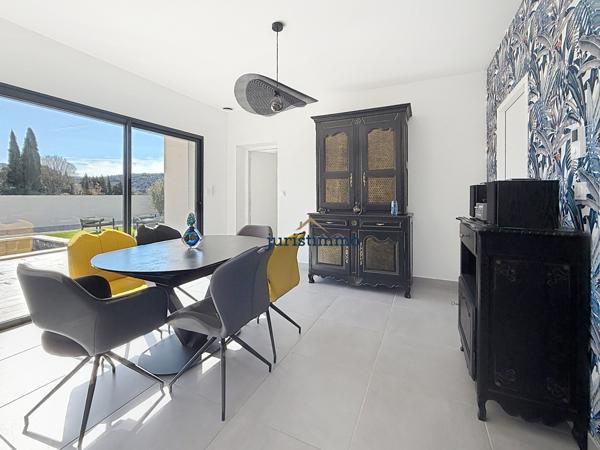 Vaison-la-Romaine (84110) COUP DE COEUR ! Villa d’architecte contemporaine de 2023 avec piscine, garage et vue dégagée à 180° à Vaison-l