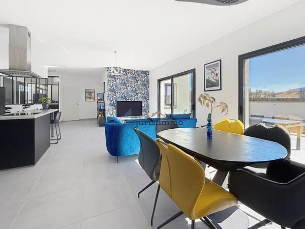 Vaison-la-Romaine (84110) COUP DE COEUR ! Villa d’architecte contemporaine de 2023 avec piscine, garage et vue dégagée à 180° à Vaison-l