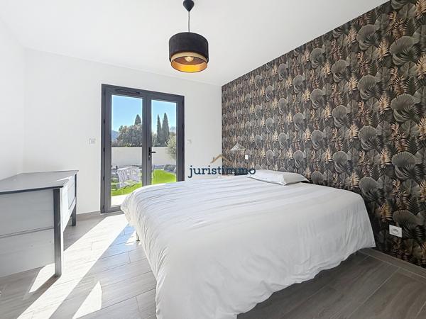 Vaison-la-Romaine (84110) COUP DE COEUR ! Villa d’architecte contemporaine de 2023 avec piscine, garage et vue dégagée à 180° à Vaison-l