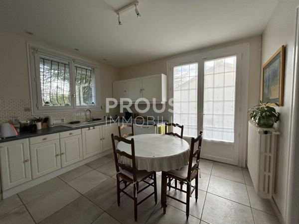 En exclusivité quartier saint-liguaire pavillon sur sous sol de 110m² environ avec garage et jardin.