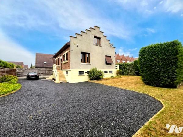 Maison individuelle en semi plain-pied  en retrait de rue