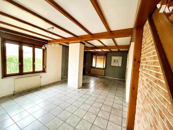 Maison individuelle en semi plain-pied  en retrait de rue