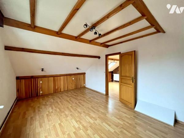 Maison individuelle en semi plain-pied  en retrait de rue