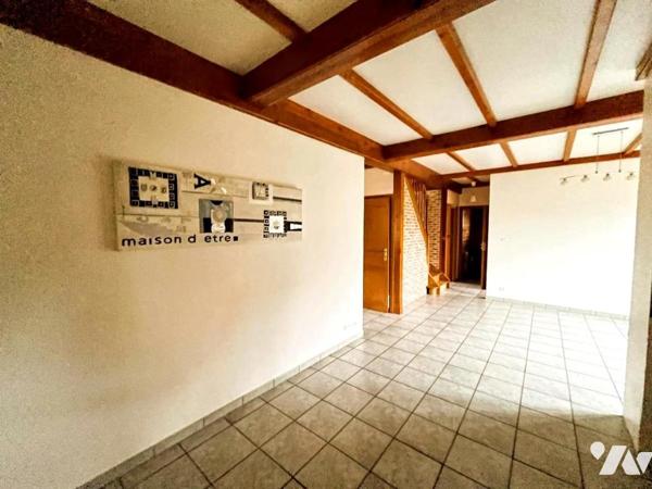 Maison individuelle en semi plain-pied  en retrait de rue