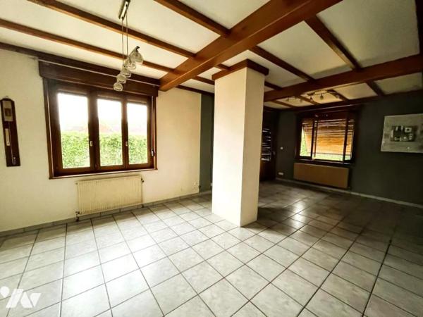 Maison individuelle en semi plain-pied  en retrait de rue